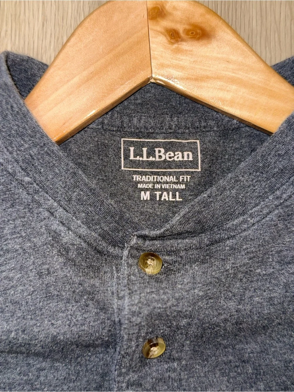 LL Bean Mens M Tall Carefree Unshrinkable Tee Traditional Fit L-Sleeve Henley